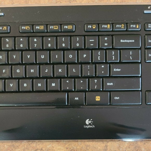 Logitech MK520 Wireless Keyboard And Mouse Combo With Manual - Picture 8 of 12